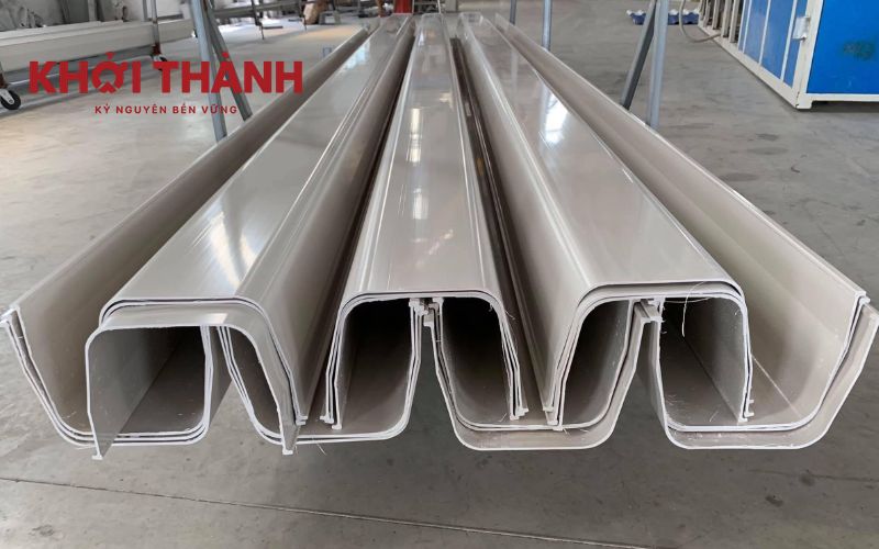 Máng xối nhựa Khởi Thành giải pháp thoát nước hiện đại và bền bỉ.